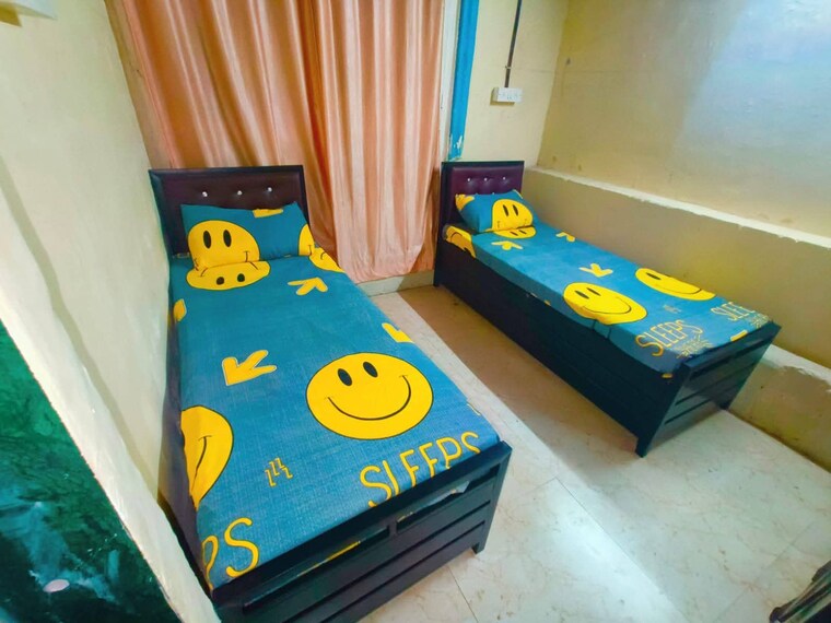 Bedroom, powai Pg For Boys & Girls In Powai 9385346