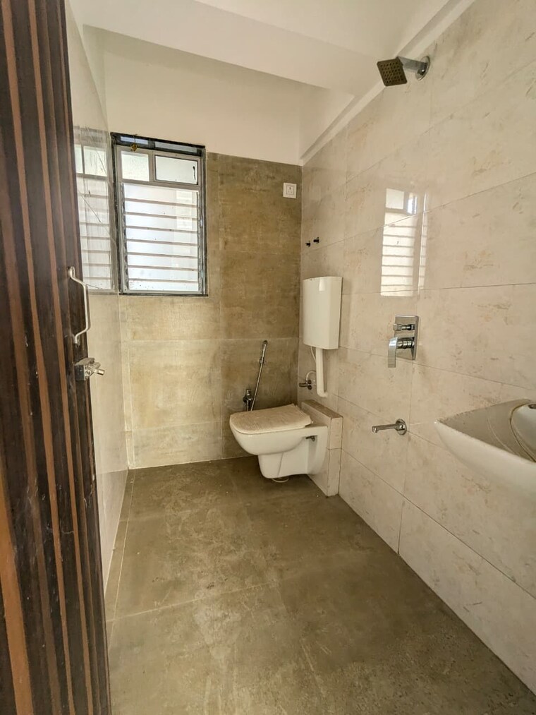Bathroom, dharti-pressidio 2 Bedroom 555 Sq.Ft. Apartment In Kandivali West Mumbai 9385396