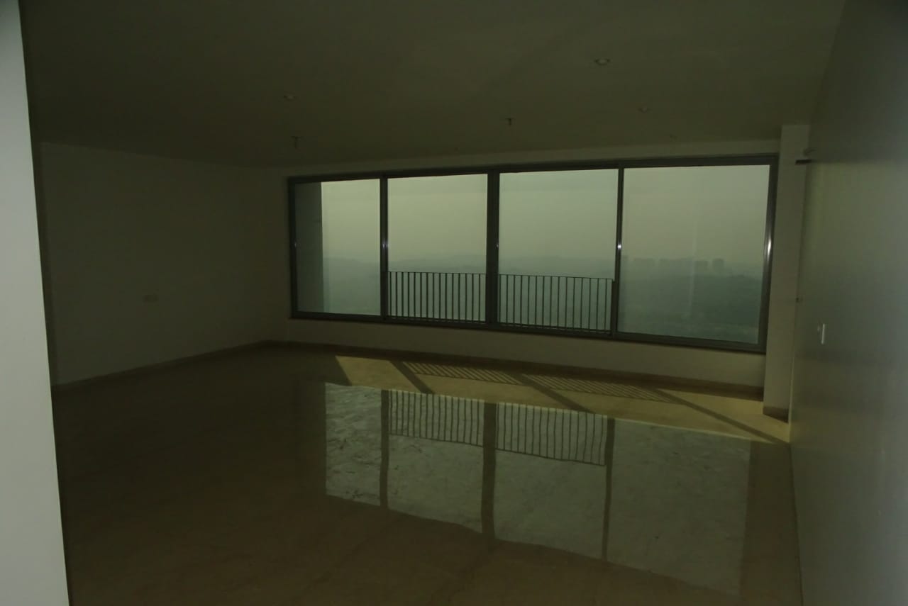 4 BHK + Servant Room Apartment For Sale in Oberoi Realty Esquire