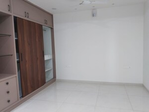 Room in 3 BHK Apartment at Jayabheri The Summit, Narsingi – for Rent
