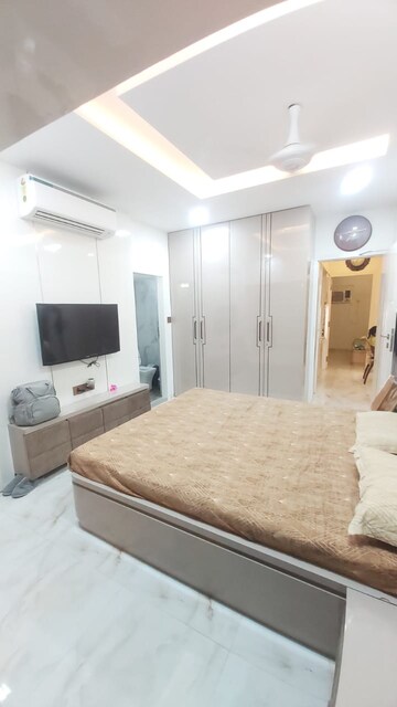 Bedroom in 2 BHK Apartment at Kalpataru Radiance, Goregaon West – for Rent