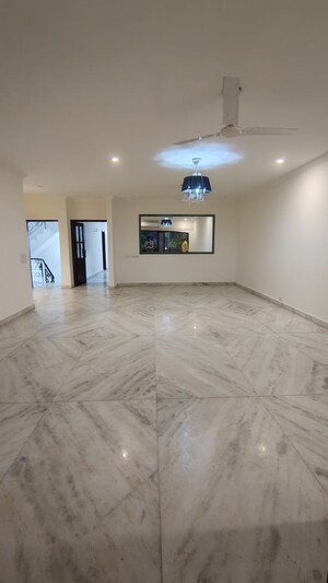 Room in 4 BHK Builder Floor at Vasant Vihar – for Rent