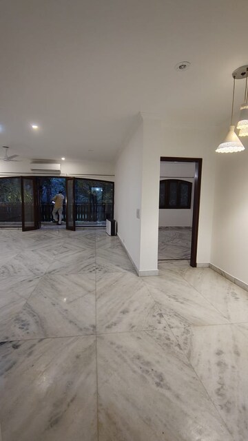 Room in 4 BHK Builder Floor at Vasant Vihar – for Rent