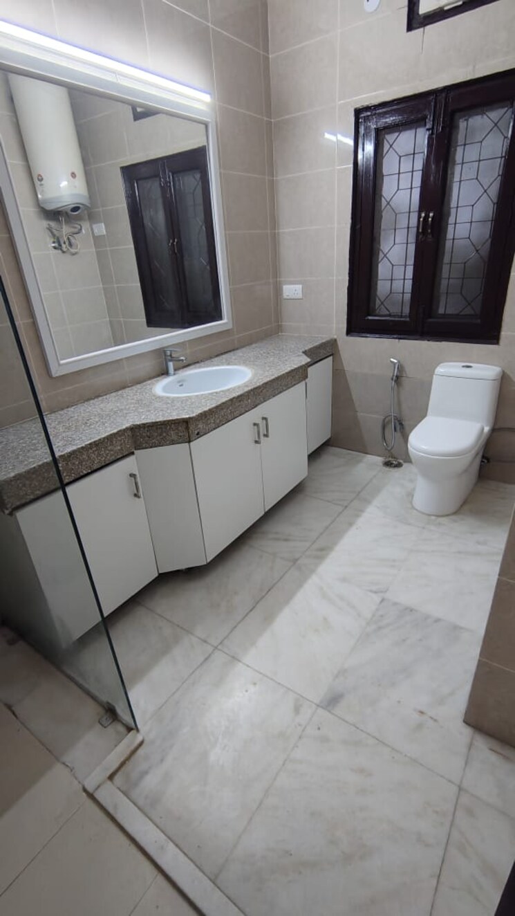 Bathroom, vasant vihar 4 Bedroom 3000 Sq.Ft. Builder Floor In Vasant Vihar Delhi 9385540