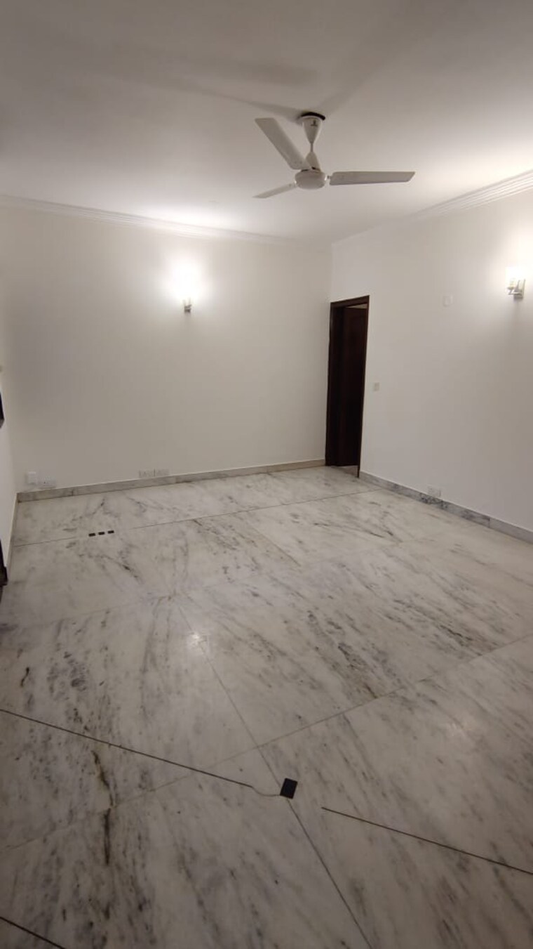 Room, vasant vihar 4 Bedroom 3000 Sq.Ft. Builder Floor In Vasant Vihar Delhi 9385540