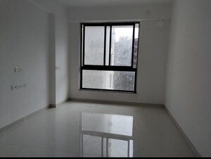 Room in 2 BHK Apartment at Sunteck Avenue 2, Goregaon West – for Rent