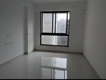 Room in 2 BHK Apartment at Sunteck Avenue 2, Goregaon West – for Rent