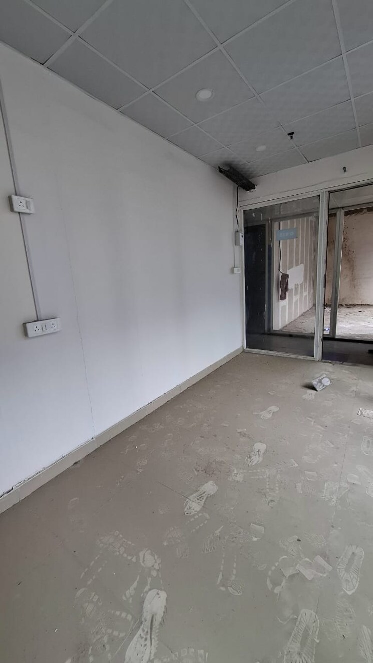 Room, gaur-city-center Commercial Office Space 362 Sq.Ft. In Sector 4 Greater Noida Greater Noida 9385576