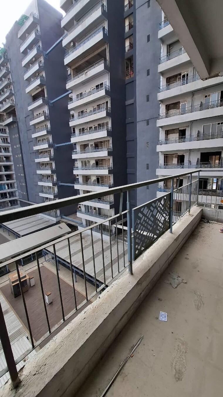 Balcony, gaur-city-center Commercial Office Space 362 Sq.Ft. In Sector 4 Greater Noida Greater Noida 9385576