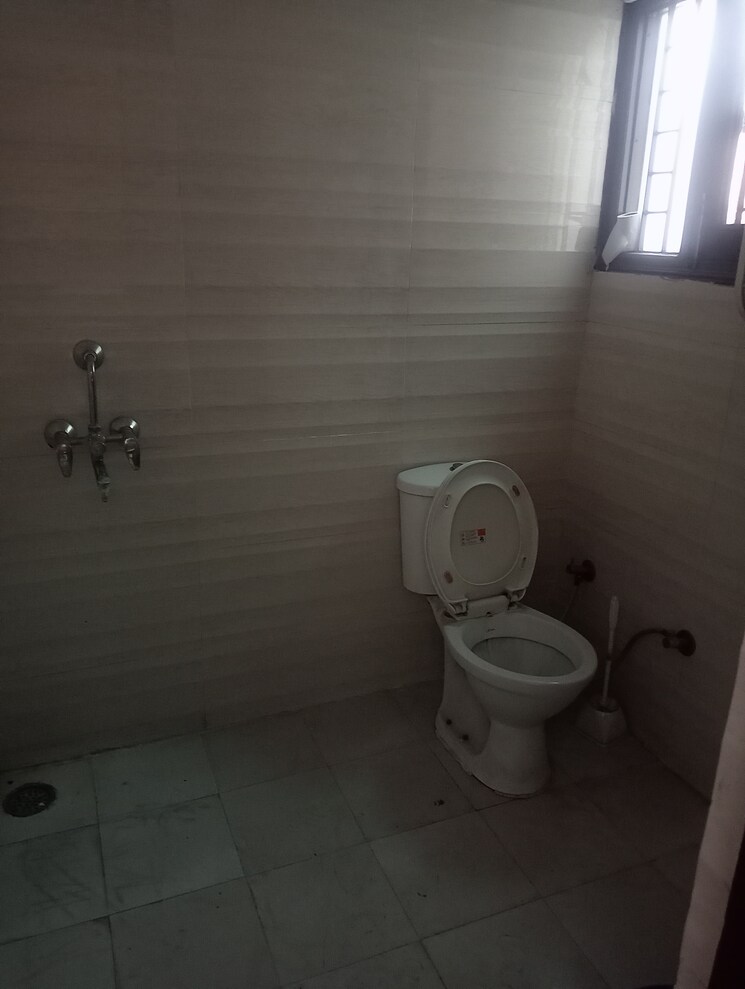 Bathroom, motiaz-royal-citi 2 Bedroom 110 Sq.Yd. Apartment In Ambala Highway Zirakpur 9385593