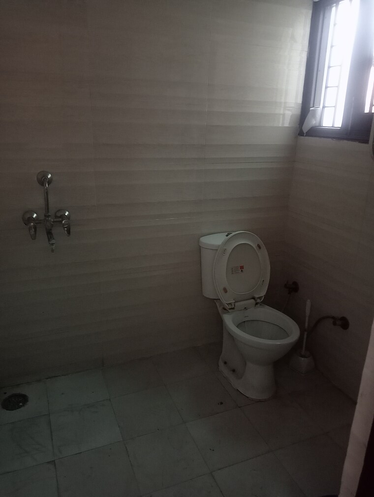 Bathroom, motiaz-royal-citi 2 Bedroom 110 Sq.Yd. Apartment In Ambala Highway Zirakpur 9385593
