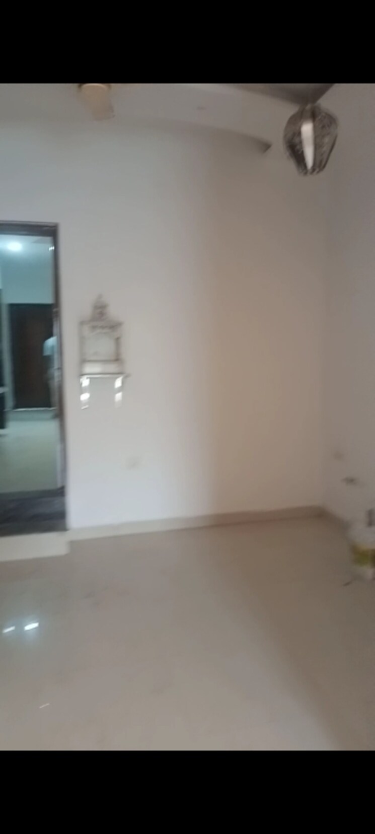 Room, dwarka 3 Bedroom 1350 Sq.Ft. Independent House In Dwarka Delhi 9385639