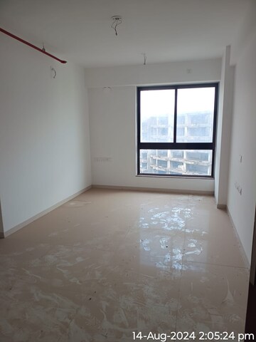 Room in 2 BHK Apartment at Sunteck City Avenue 1, Goregaon West – for Sale