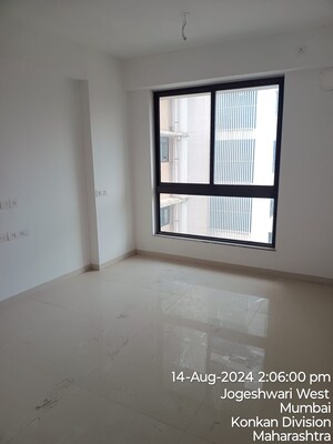 Room in 2 BHK Apartment at Sunteck City Avenue 1, Goregaon West – for Sale