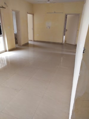 Room in 3 BHK Apartment at Mapsko Paradise, Sector 83 – for Sale