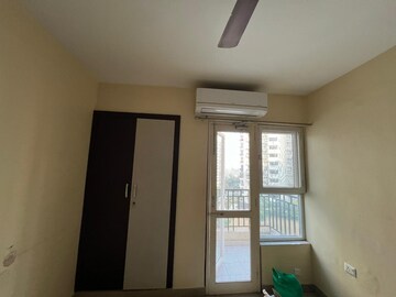 Room in 3 BHK Apartment at Mapsko Paradise, Sector 83 – for Sale
