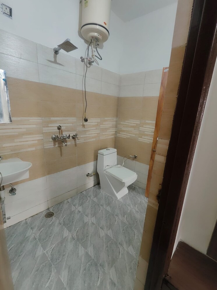 Bathroom, dhakoli 3 Bedroom 900 Sq.Ft. Apartment In Dhakoli Zirakpur 9385739