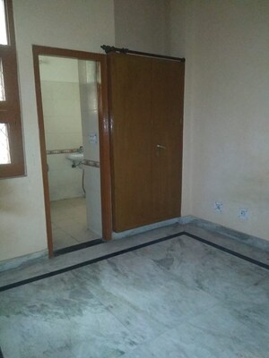 Room in 3 BHK Builder Floor at Sector Swarn Nagri – for Rent