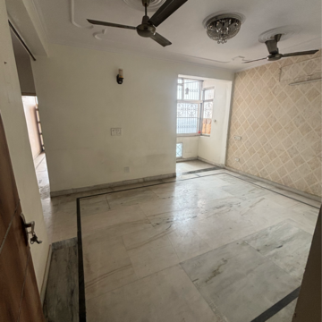 Bathroom in 3 BHK Apartment at Royal Towers Noida, Sector 60 – for Sale