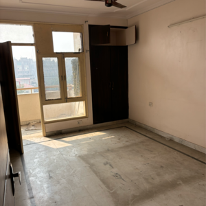 Room in 3 BHK Apartment at Royal Towers Noida, Sector 60 – for Sale
