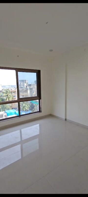 Room in 1 BHK Apartment at Jeevan Tara CHS, Vile Parle East – for Rent