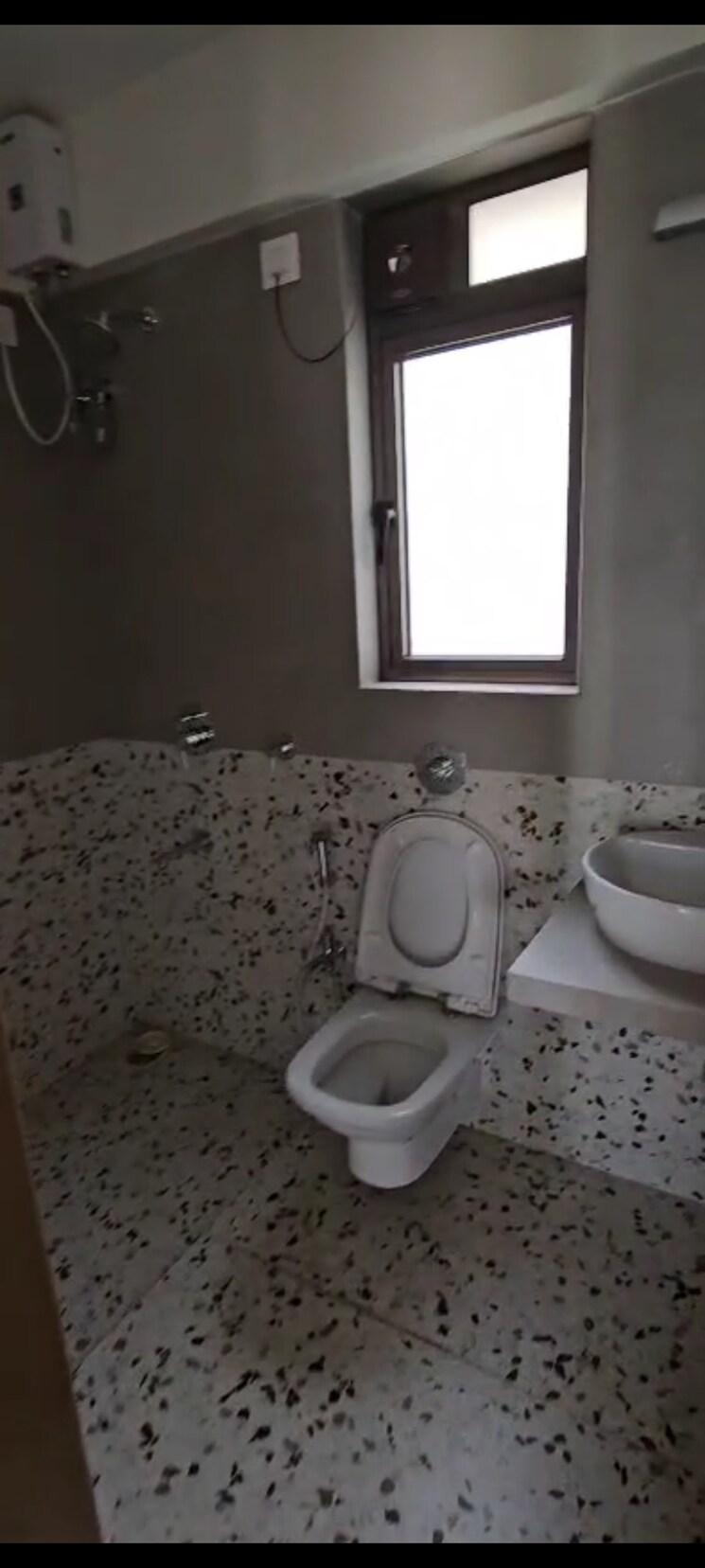 Bathroom, jeevan-tara-chs 1 Bedroom 513 Sq.Ft. Apartment In Vile Parle East Mumbai 9385920