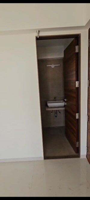 Furnished Amenities in 1 BHK Apartment at Jeevan Tara CHS, Vile Parle East – for Rent