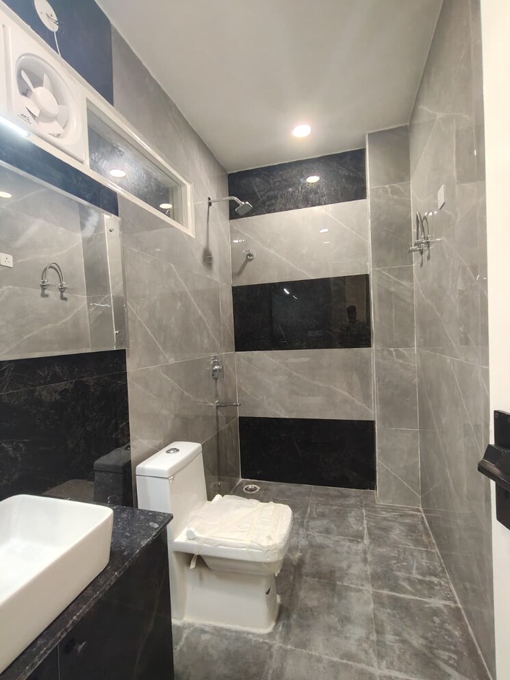 Bathroom, aman vihar 2 Bedroom 1200 Sq.Ft. Builder Floor In Aman Vihar Dehradun 9386049