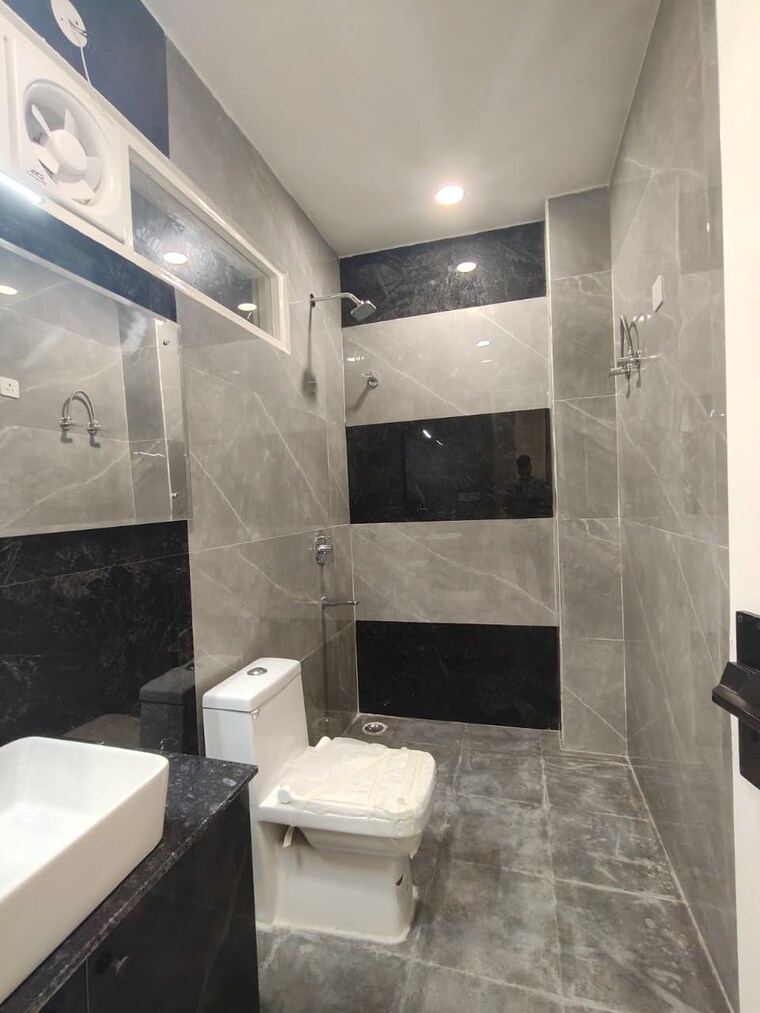 Bathroom, aman vihar 2 Bedroom 1200 Sq.Ft. Builder Floor In Aman Vihar Dehradun 9386049