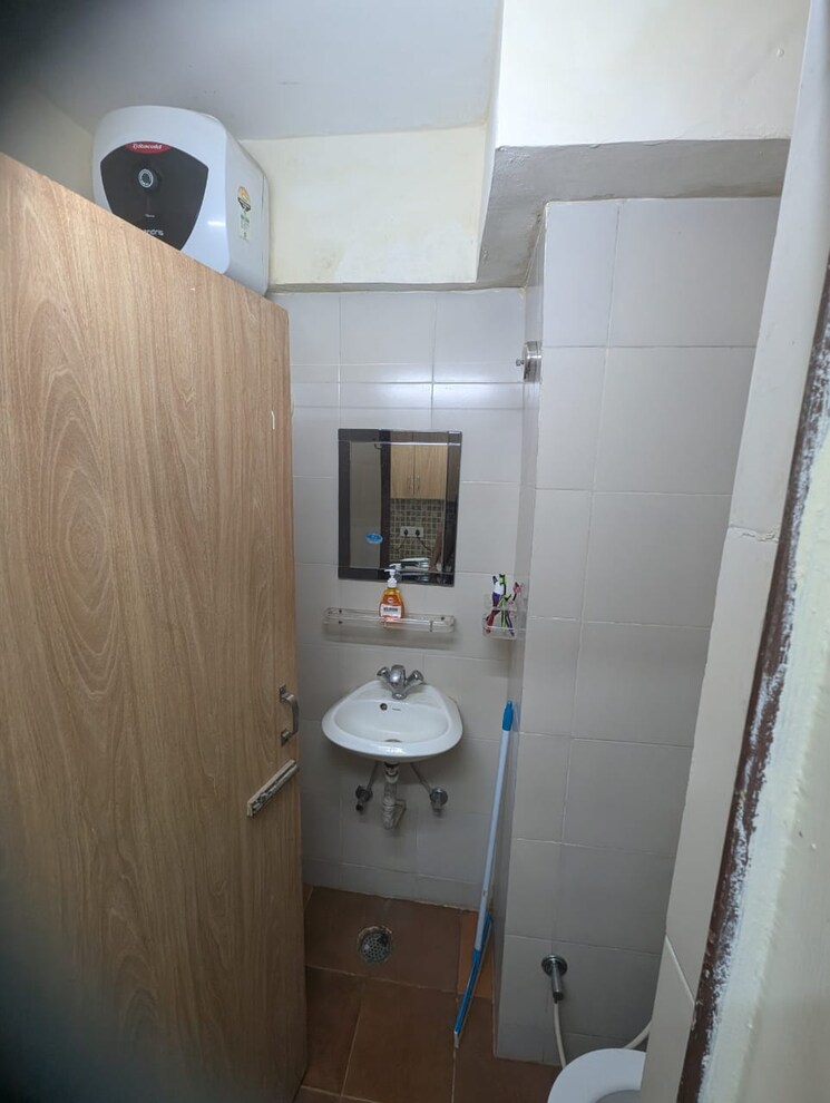 Bathroom, suncity-essel-tower 1 RK 220 Sq.Ft. Apartment In Sector 28 Gurgaon 9386086
