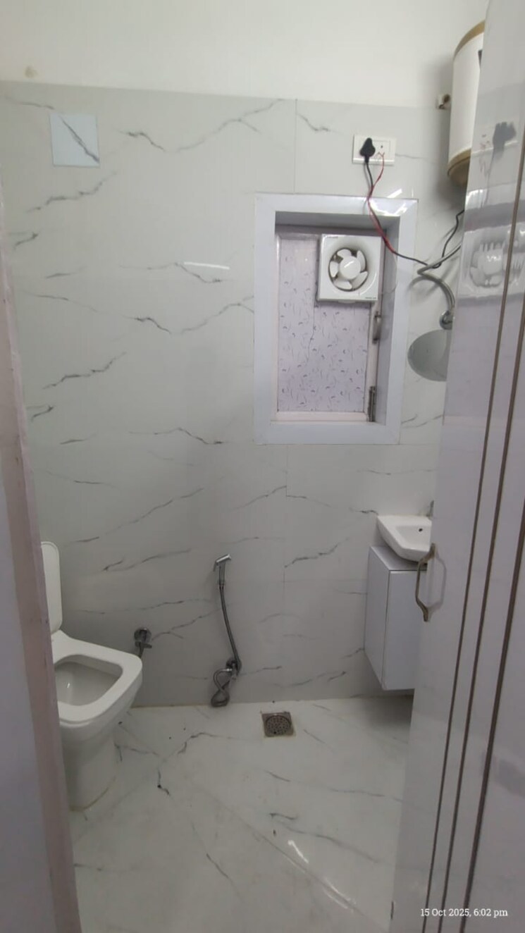 Bathroom, raheja-atlantis 1 RK 230 Sq.Ft. Apartment In Sector 31 Gurgaon 9386127
