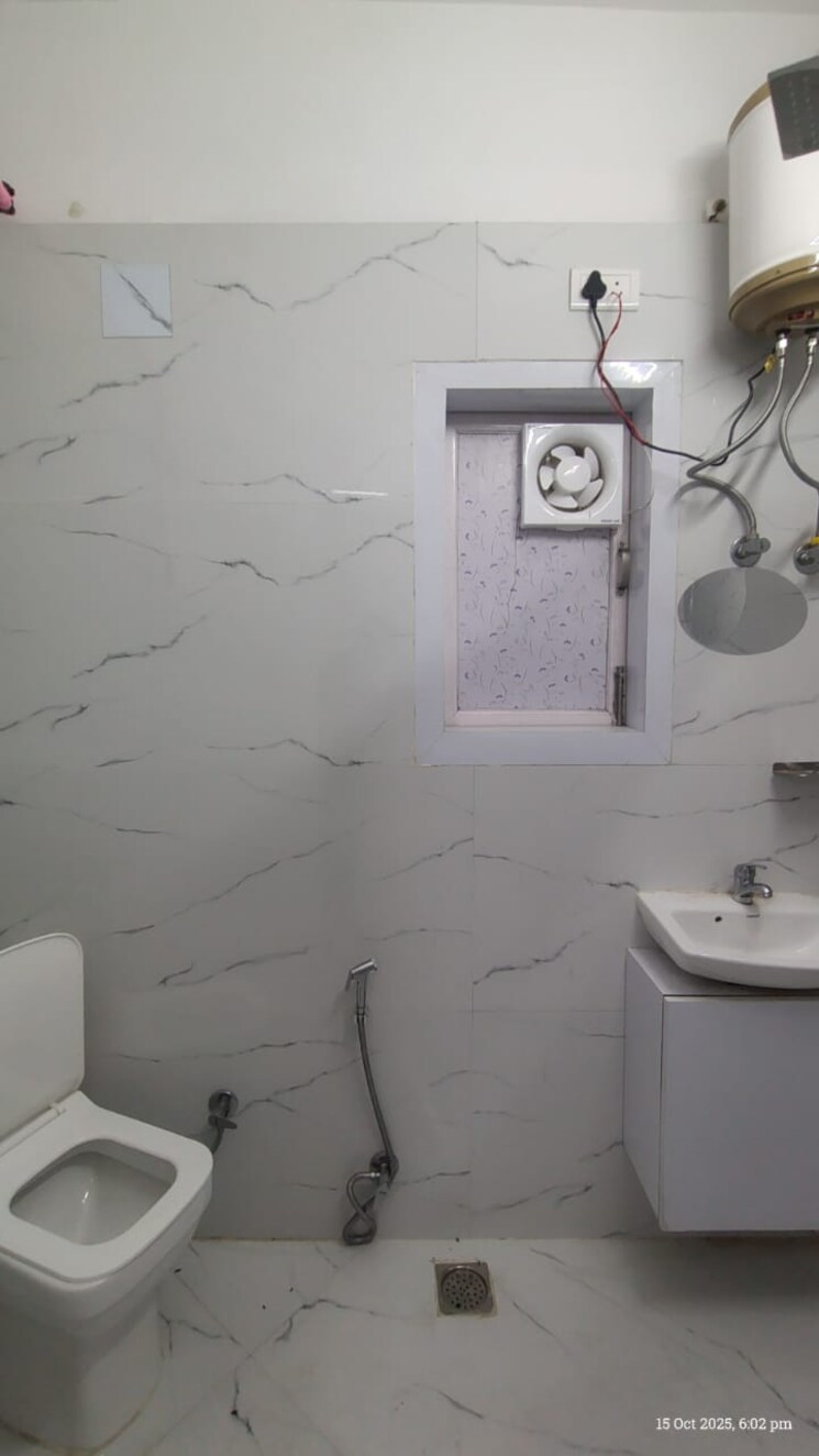 Bathroom, raheja-atlantis 1 RK 230 Sq.Ft. Apartment In Sector 31 Gurgaon 9386127