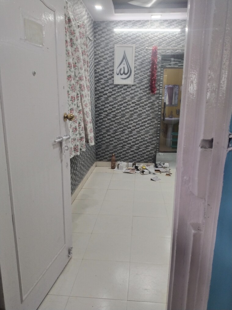 Bathroom, nehru enclave 1.5 Bedroom 700 Sq.Ft. Apartment In Nehru Enclave Lucknow 9386146