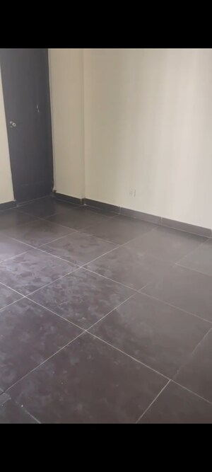 Room in 2.5 BHK Builder Floor at Wave Prime Floors, Wave City – for Rent