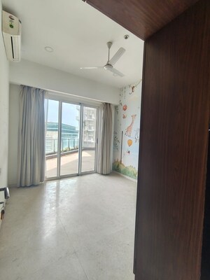 Room in 3.5 BHK Apartment at Indiabulls Sky, Lower Parel – for Rent