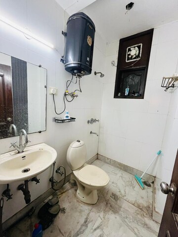 Bathroom in 1.5 BHK Builder Floor at Saket – for Rent