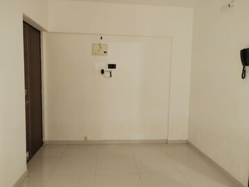 Room in 1 BHK Apartment at Bhoomi Samarth, Goregaon East – for Rent