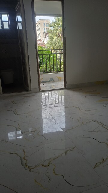 Room in 2 BHK Apartment at Kristi Villa, Chinar Park – for Rent