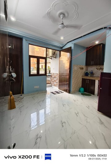 Parking in 2.5 BHK Builder Floor at Saket – for Rent