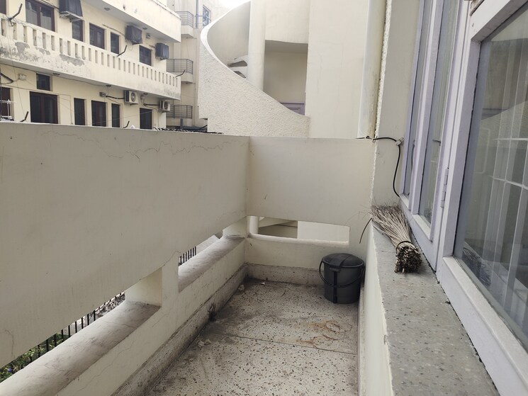 Balcony, greater kailash i 1 RK 400 Sq.Ft. Builder Floor In Greater Kailash I Delhi 9386392