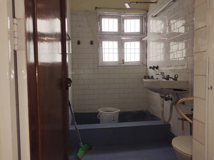 Bathroom, greater kailash i 1 RK 400 Sq.Ft. Builder Floor In Greater Kailash I Delhi 9386392