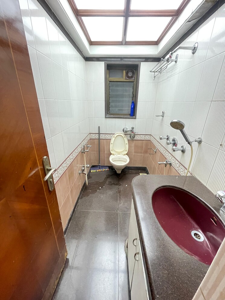 Attached Bathroom, lokhandwala-whispering-palms-xxclusives 3 Bedroom 1660 Sq.Ft. Apartment In Kandivali East Mumbai 9386418