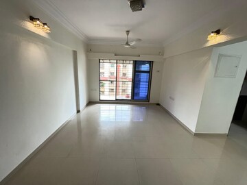 Room in 3 BHK Apartment at Highland Tower, Lokhandwala – for Rent