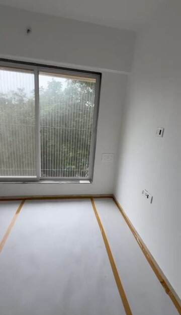 Room in 3 BHK Apartment at Thane West – for Rent