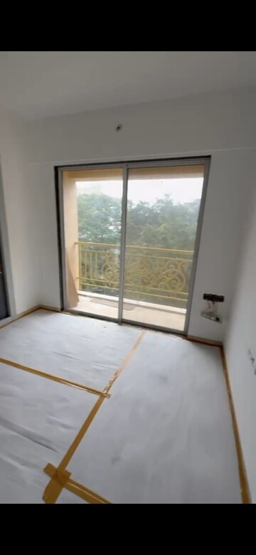 Room in 3 BHK Apartment at Thane West – for Rent