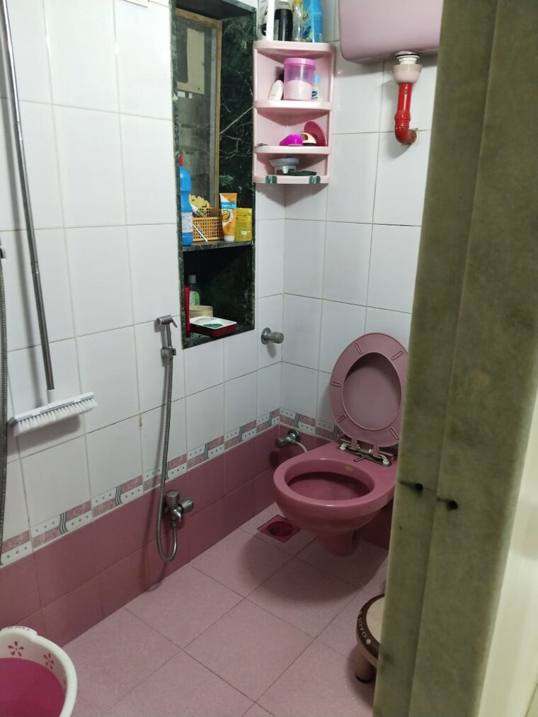 Bathroom, jyoti-complex 1 Bedroom 400 Sq.Ft. Apartment In Goregaon East Mumbai 9386527