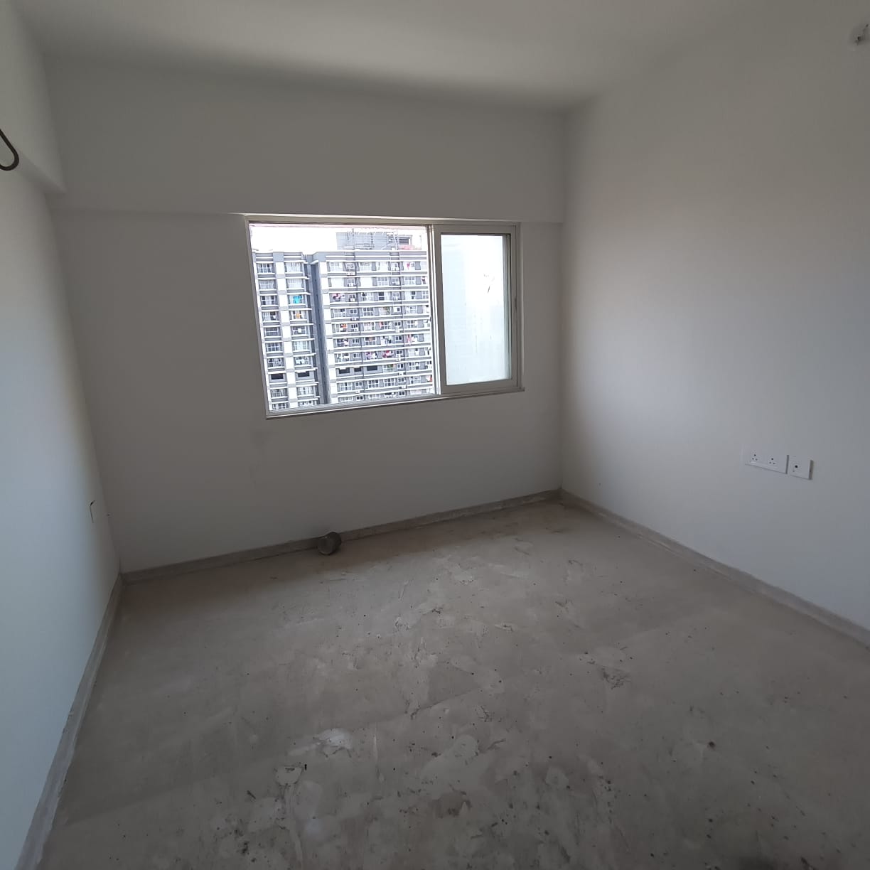 1 BHK + Extra Room Apartment For Rent in Omkar Signet