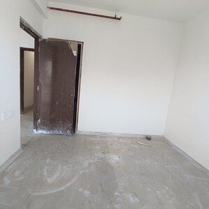 Room in 1 BHK Apartment at Omkar Signet, Malad East – for Rent