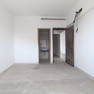 Room in 1 BHK Apartment at Omkar Signet, Malad East – for Rent