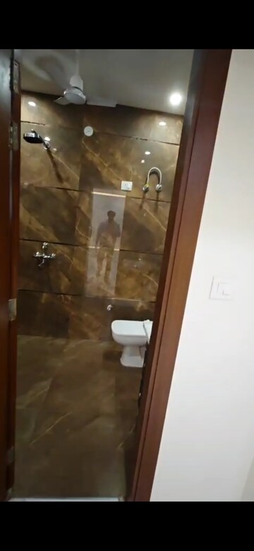 Furnished Amenities in 4 BHK Builder Floor at Sector 46 – for Sale